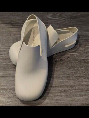 Bottega Veneta Womens/unisex Molded Matt Rubber Sandals SIZE 41/10.5US